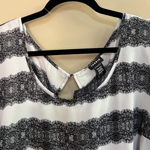 Torrid Long sleeve blouse - Picture 3 of 10